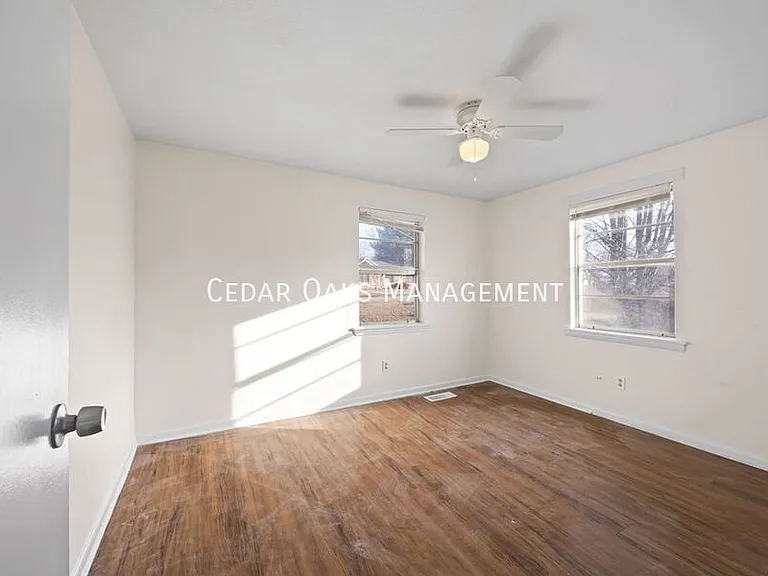 1935 E Lee St — Photo 8