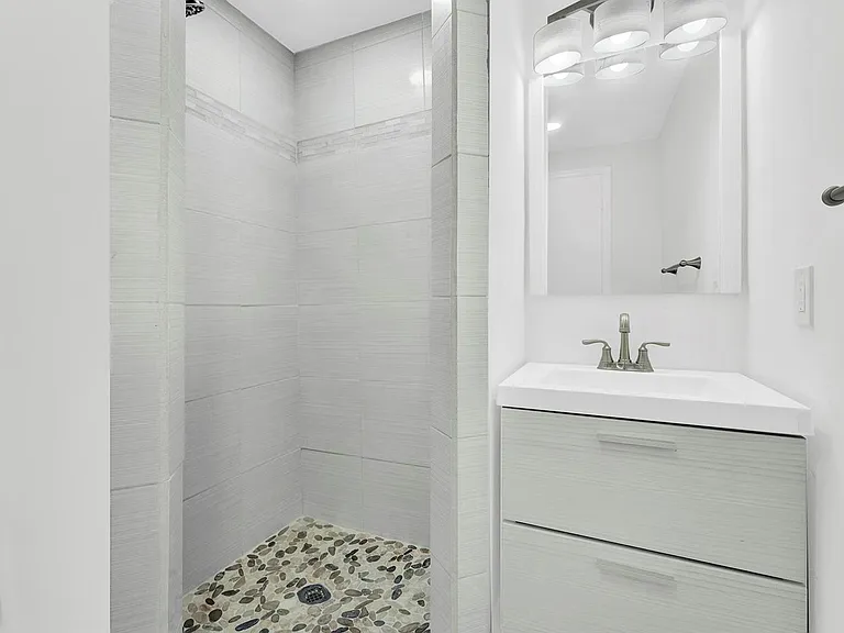 5921 NE 15th Ave — Photo 12
