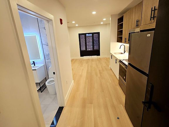 2nd image of 316 Forrest St #1C