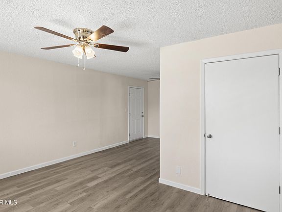 5th image of 10333 Shoshone St