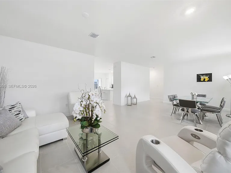 13249 SW 189th Ter — Photo 2