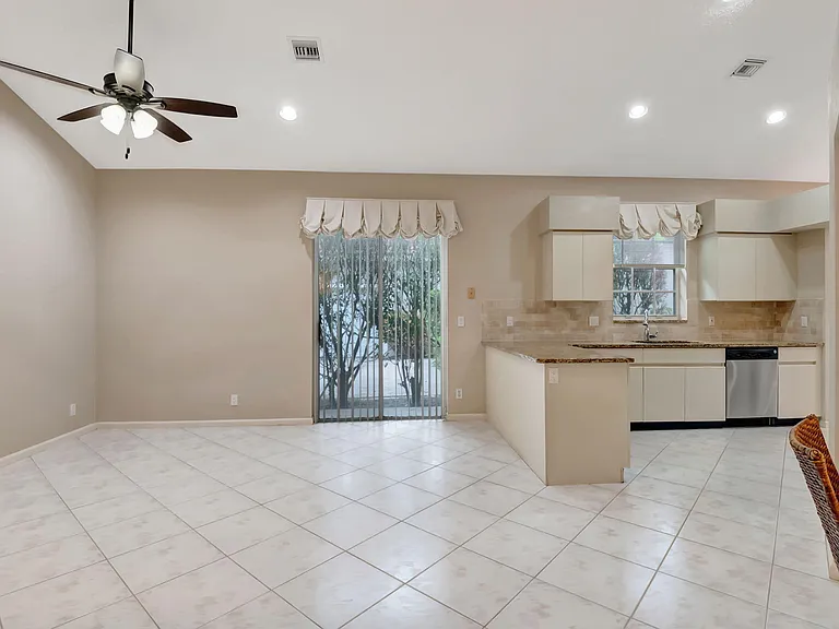 11081 Springbrook Cir — Photo 21