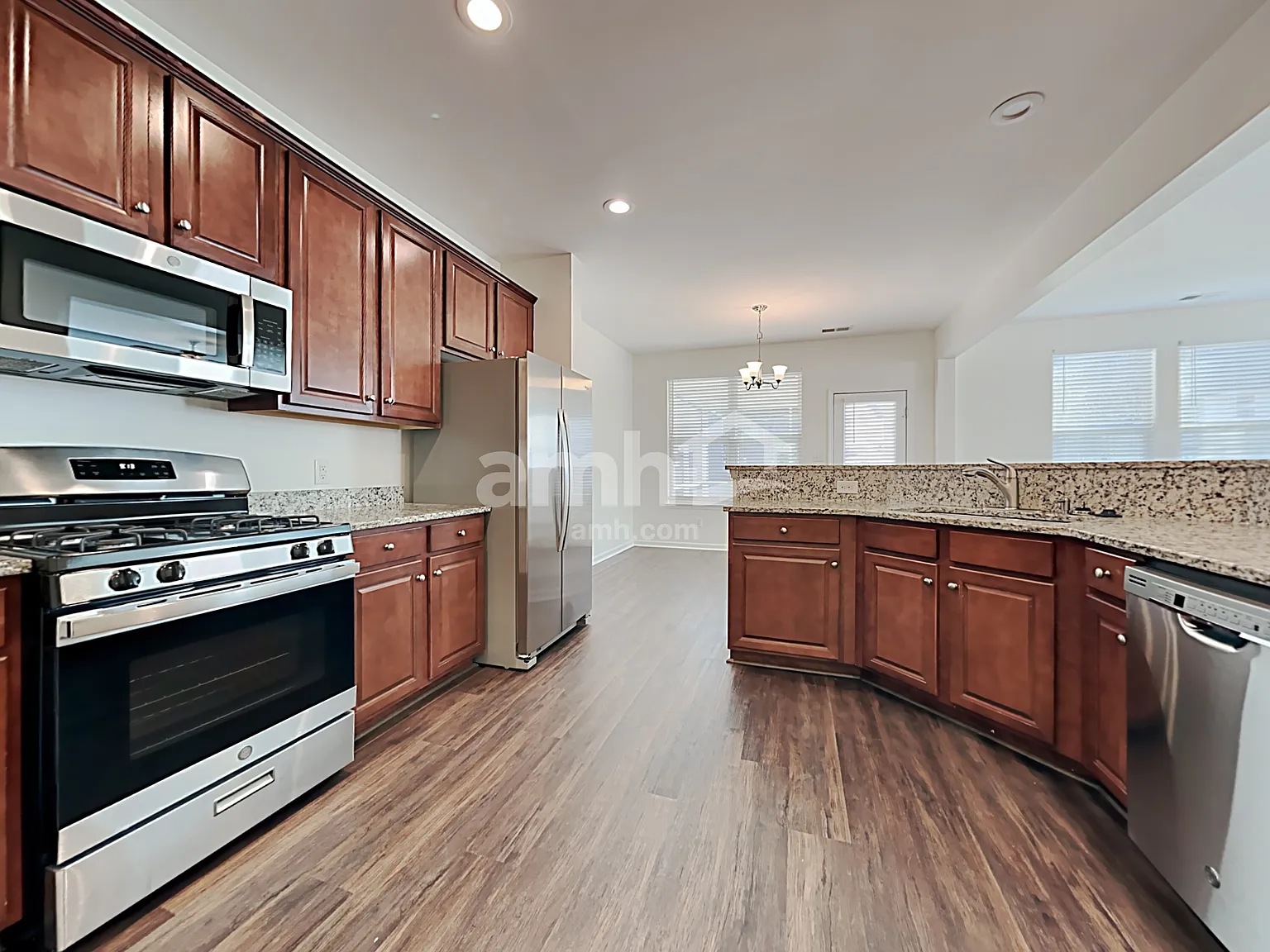 4 bed, 2.5 bath, 2130 sqft, $2,515 — Photo 3