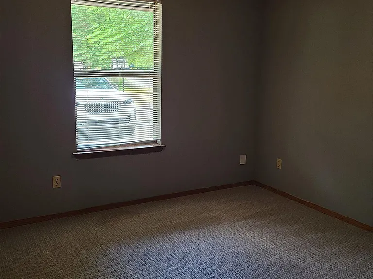 7800 Deborah Dr — Photo 8
