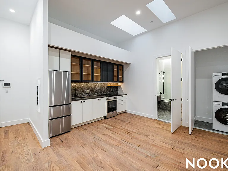 228 N 7th St #110 — Photo 1