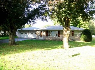 1735 Freeport Rd, Sterling, IL 61081