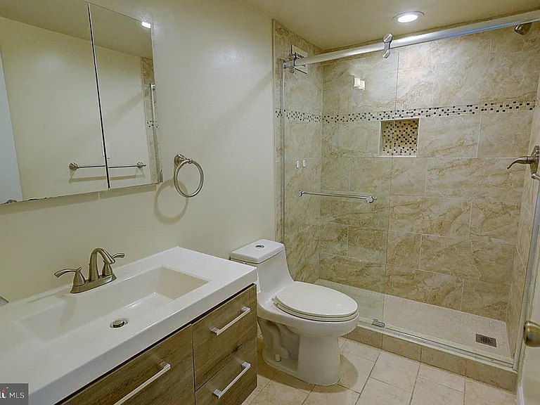 5225 Pooks Hill Rd #1511N — Photo 8