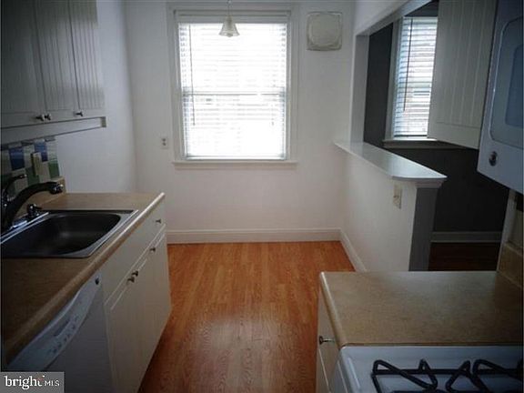 4th image of 4332 Oakmont St