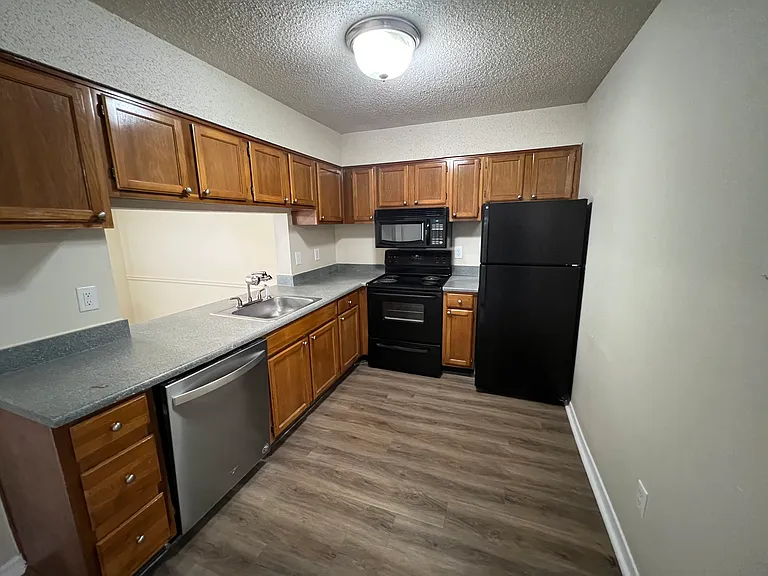 125 Seasons Pkwy — Photo 11