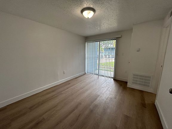 4th image of 12411 N 15th St #1B