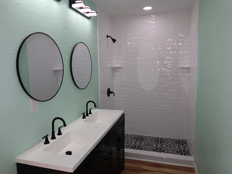 5122 Avenue L — Photo 6
