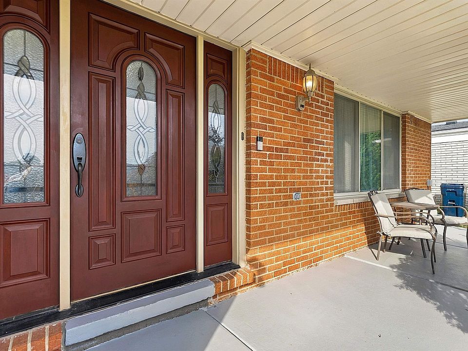 39121 Sturbridge Dr, photo 2