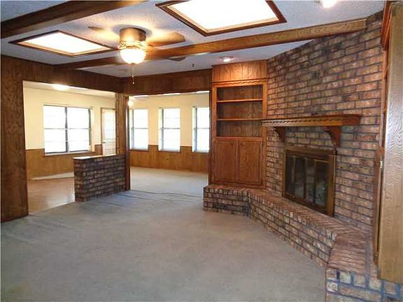 5th image of 413 Bell Fountaine Dr