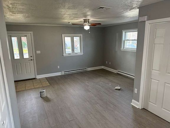 3rd image of 840 Poplar St