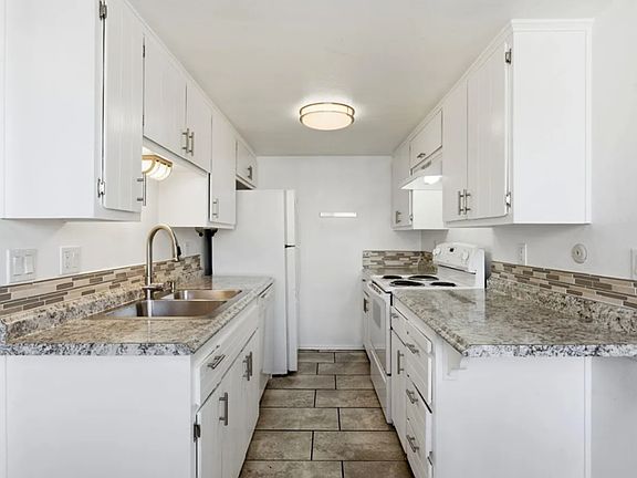 5th image of 408 Rainbow Ct SE APT B