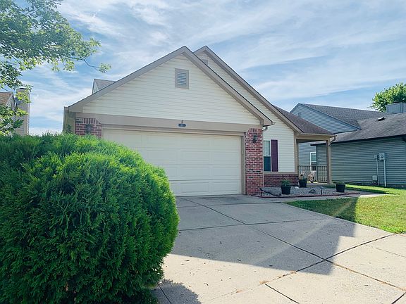 2nd image of 24 Ashwood Cir