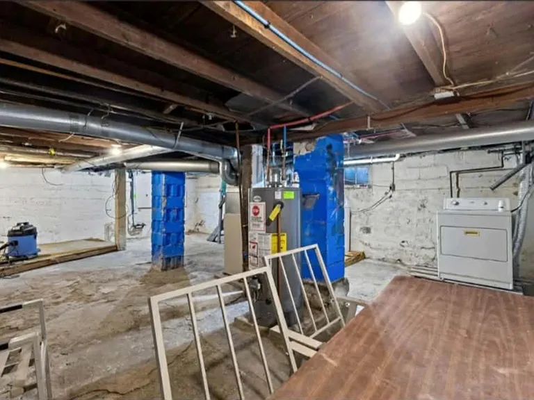 909 Baker St — Photo 14