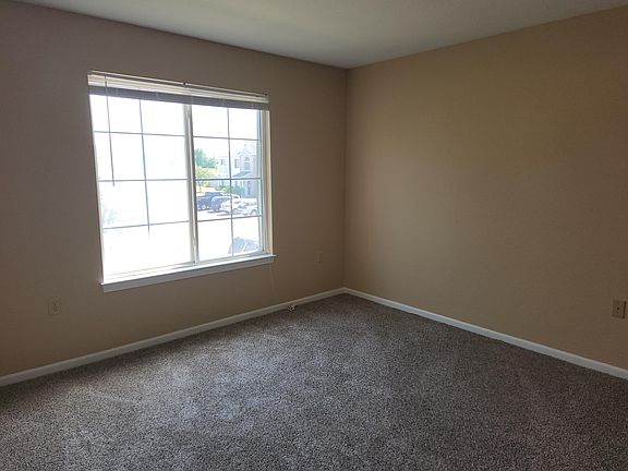 3rd image of 718 Tumbleweed Ln #202