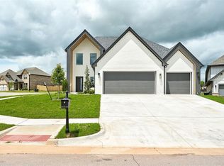8101 Jenny Ln, Edmond, OK 73034
