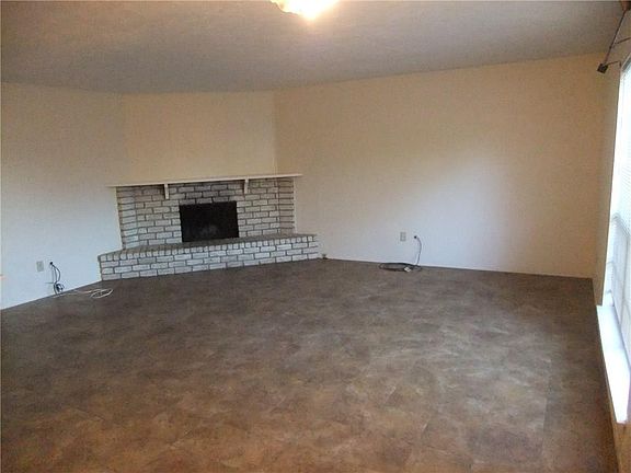 2nd image of 7433 Sandhurst Ln S