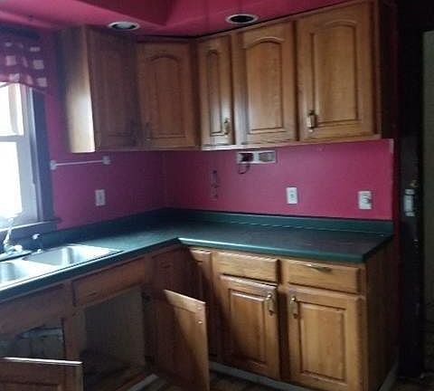 3rd image of 954 N Rockton Ave