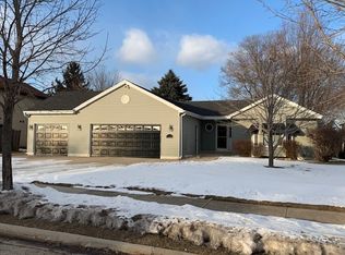 5006 W Glenbrook Trl, McHenry, IL 60050