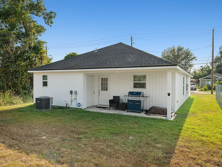 526 Camellia Ave — Photo 23