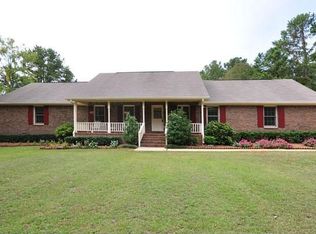 140 Kari Glen Dr, Fayetteville, GA 30215