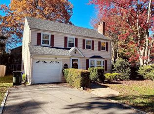 25 Wiltshire Ln, West Hartford, CT 06117