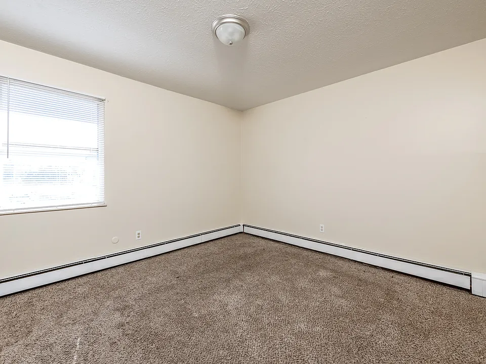 Eagle's Pine Apartments