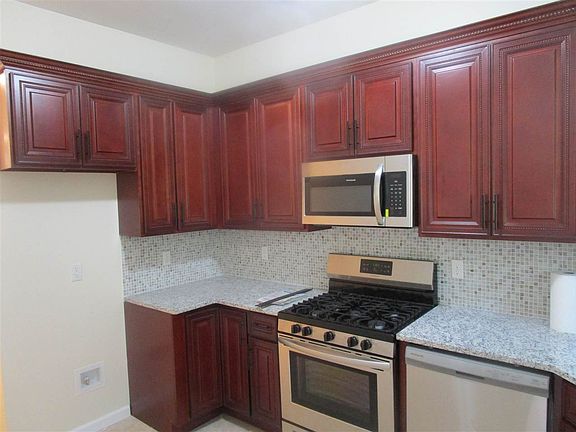 4th image of 10 Clendenny Ave