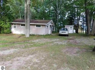 7126 Woodlea Rd, Oscoda, MI 48750