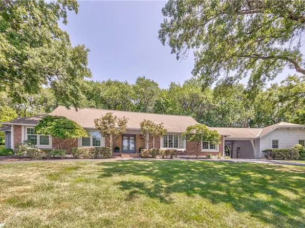 9853 Rosewood Dr, Overland Park, KS 66207