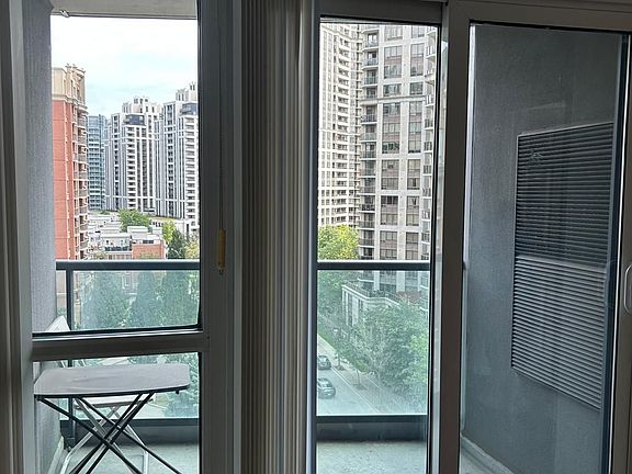 5th image of 30 Harrison Garden Blvd #1001