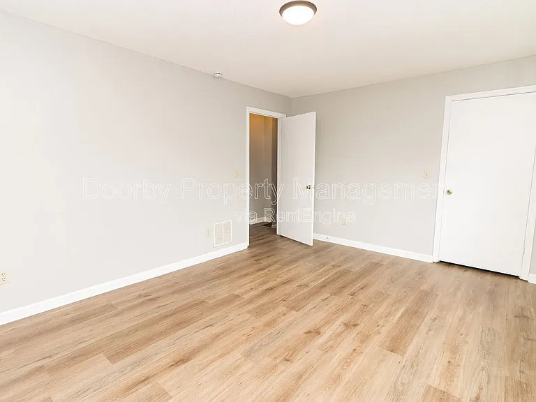 7808 Holiday Hills Cir #A — Photo 8