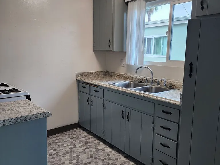 4450-52 Rosebud Ln — Photo 4