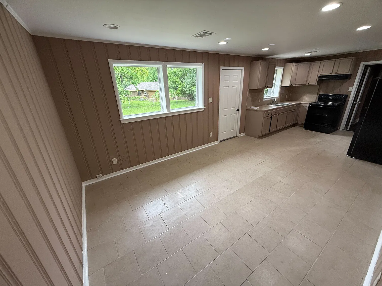 5 bed, 2.0 bath, 1551 sqft, $1,550 — Photo 4