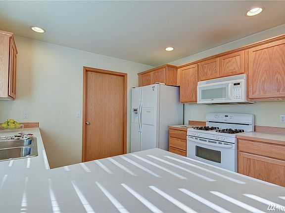 4th image of 1523 SW Stremler Dr