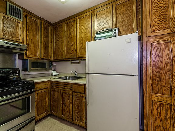 5th image of 7025 Yellowstone Blvd #19P