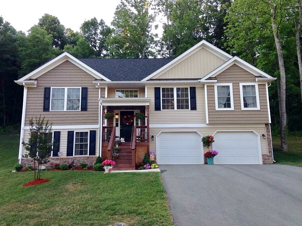 1st image of 1044 Saint Clair Ln