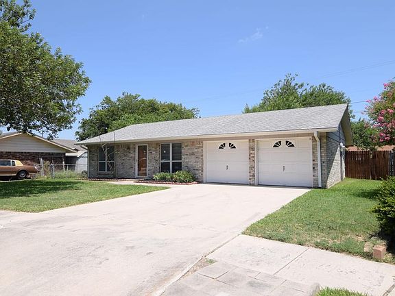 2nd image of 205 Lilac Ct