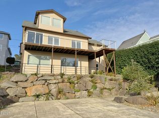 860 SW 10th St, Lincoln City, OR