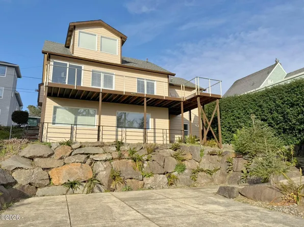 860 SW 10th St, Lincoln City, OR 97367