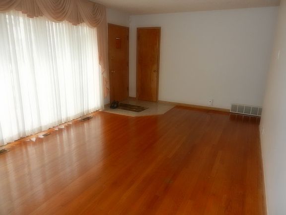 3rd image of 7073 W Birchwood Ave