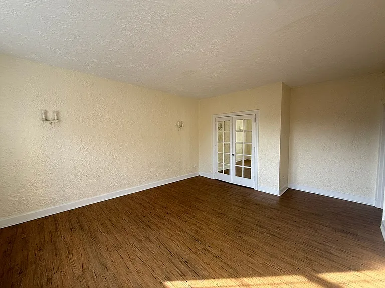 Bayard Manor Apartments — Photo 24