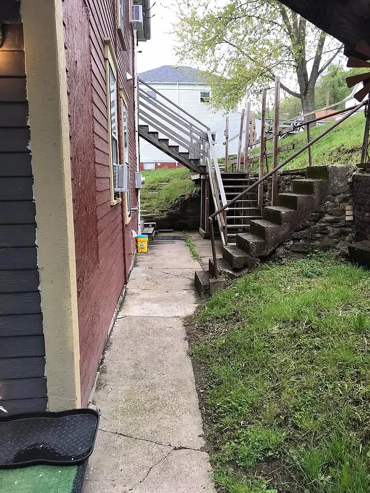 2 bed, 700 sqft, $700 — Photo 4
