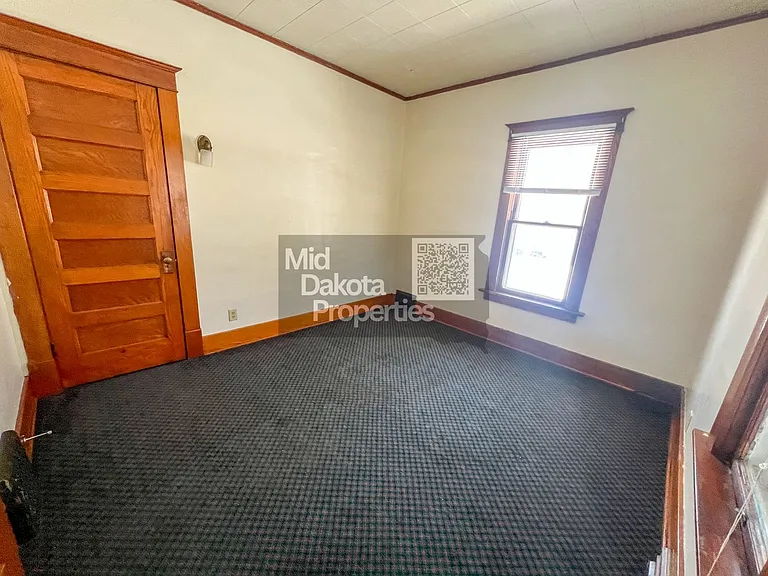 933 E 5th Ave — Photo 7