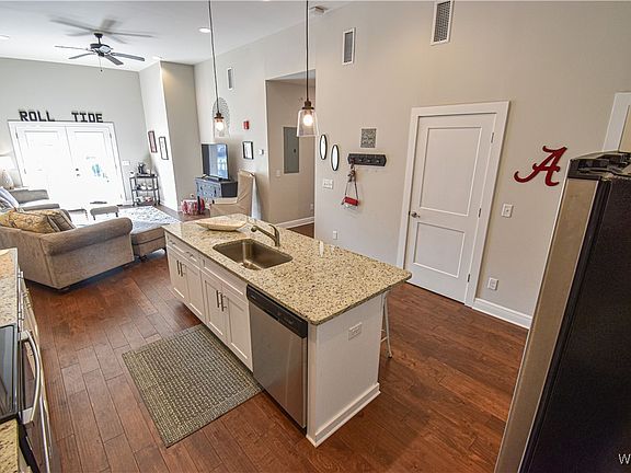 3rd image of 2708 7th St Unit 204