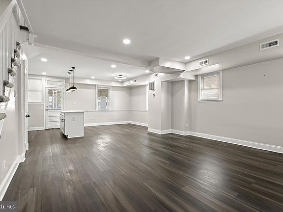 4th image of 3940 Penhurst Ave