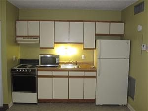 3rd image of 4431 NE 20th Ave APT 7